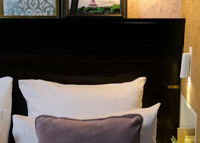 Hotel De Neuville Arc De Triomphe 4*