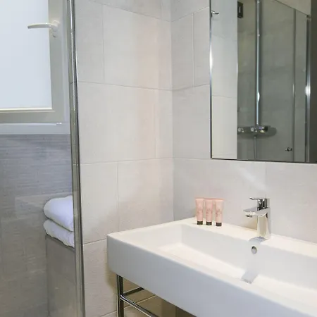 Hotel De Neuville Arc De Triomphe 4*