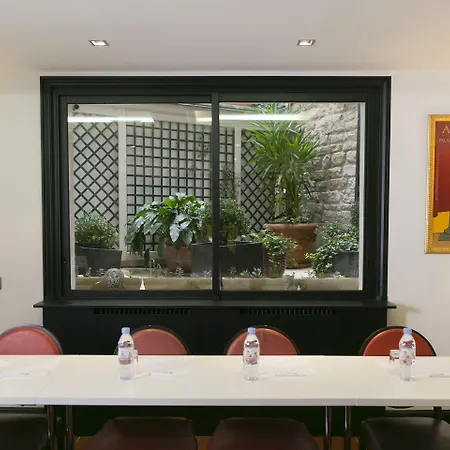 De Neuville Arc De Triomphe Hotel Paříž