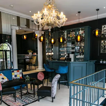 Hotel De Neuville Arc De Triomphe Paříž