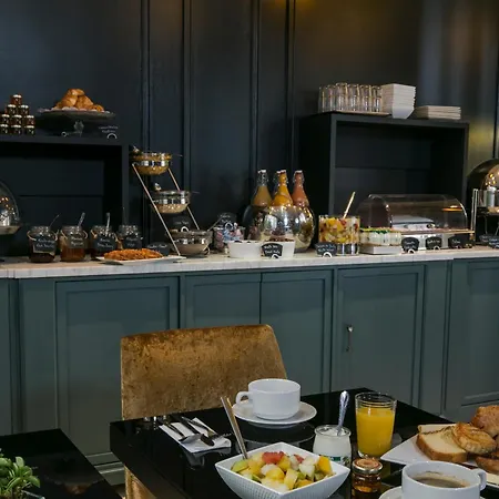 Hotel De Neuville Arc De Triomphe 4*