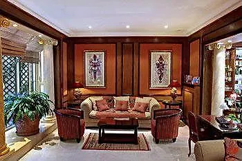 De Neuville Arc De Triomphe Hotel 4*