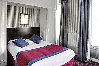 De Neuville Arc De Triomphe Hotel