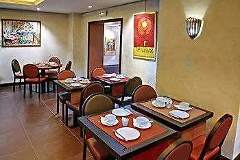 Hotel De Neuville Arc De Triomphe Parijs