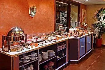 De Neuville Arc De Triomphe Hotel 4*