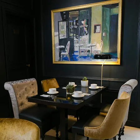 Hotel De Neuville Arc De Triomphe 4*