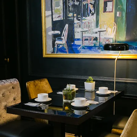 De Neuville Arc De Triomphe Hotel 4*