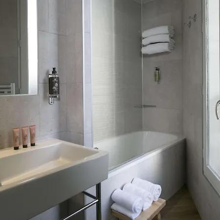De Neuville Arc De Triomphe Hotel Parijs