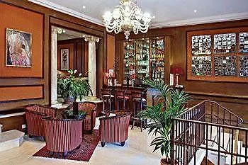 Hotel De Neuville Arc De Triomphe 4*